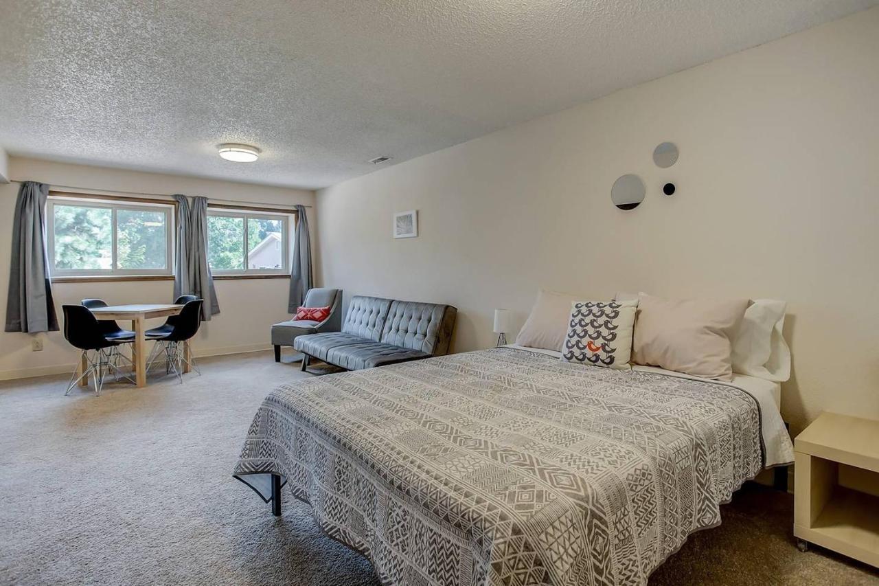Bright & Cozy Studio Apartment In Colorado Springs Extérieur photo